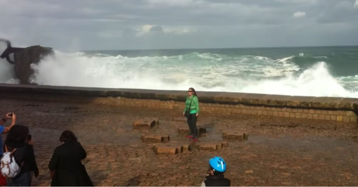 Woman Poses For Photo But Has No Clue She s About To Be Soaked By A 