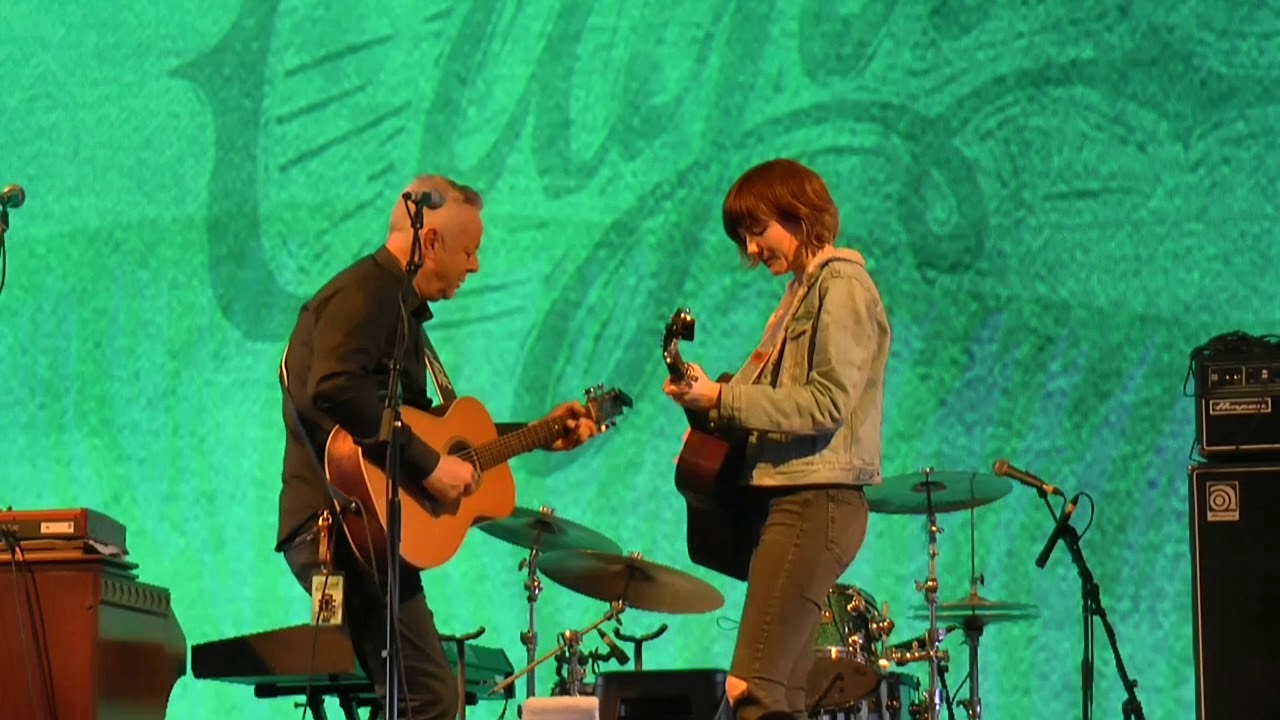 Molly Tuttle with Tommy Emmanuel White Freightliner Blues, Deep River