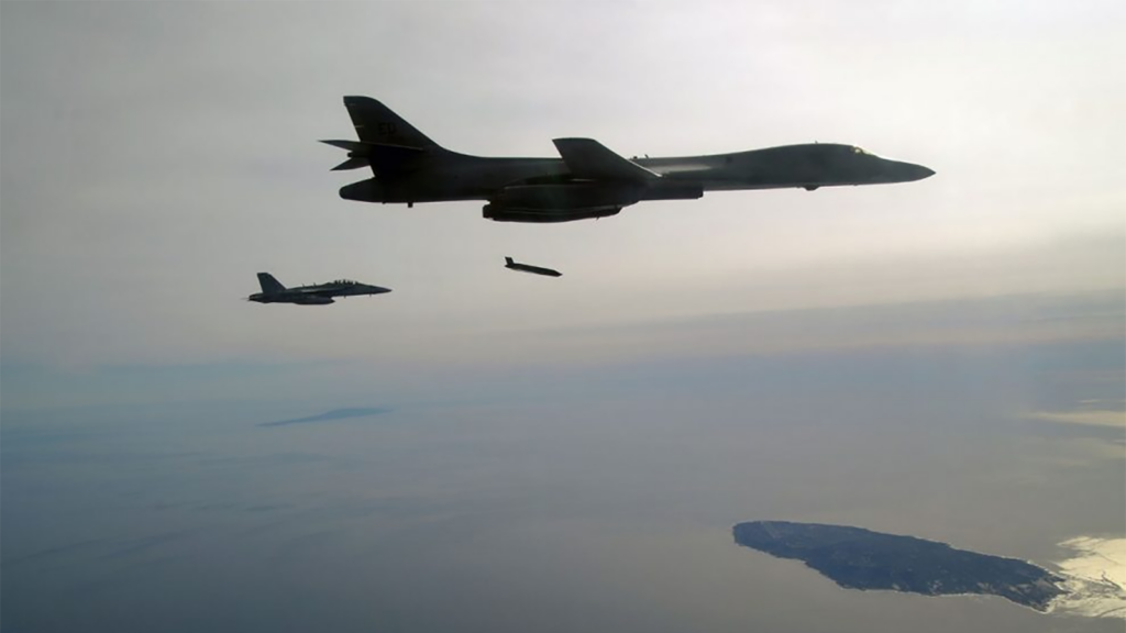 Hypersonic ship-killer: Navy taps Lockheed, Raytheon to start ...