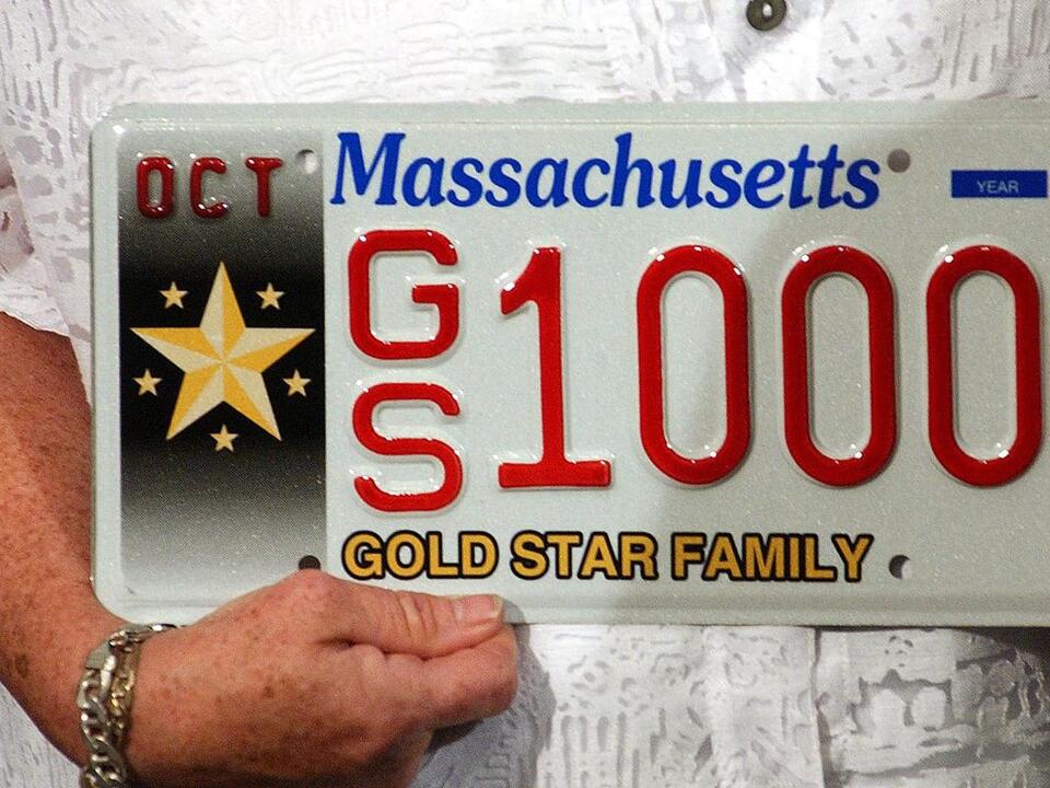 if-you-see-a-license-plate-with-a-gold-star-this-is-what-it-means