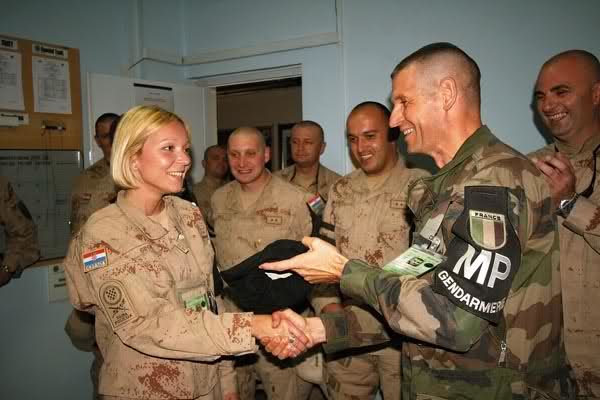 Croatia female soldier3