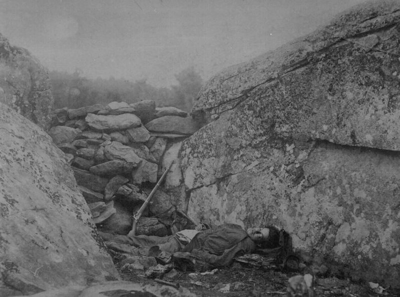 Fallen civil war soldier at devils den gettysburg pa