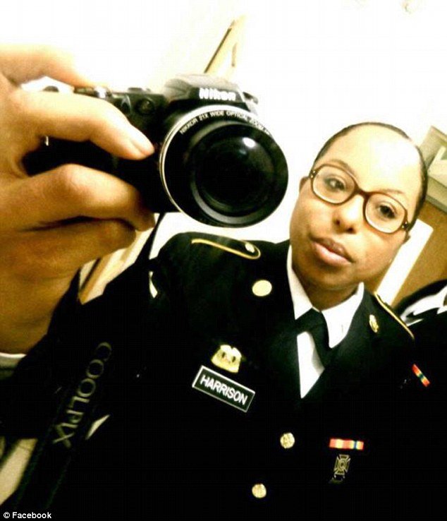 Article 2562482 1b9e558b00000578 376 634x738